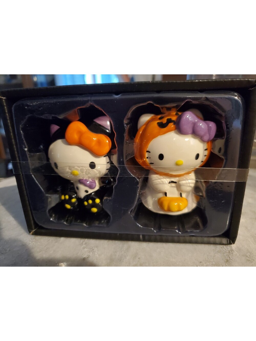 Hello Kitty Halloween Salt/Pepper